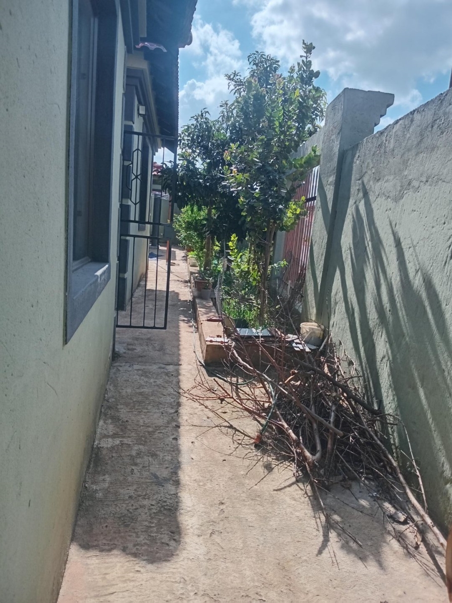 5 Bedroom Property for Sale in Lotus Gardens Gauteng