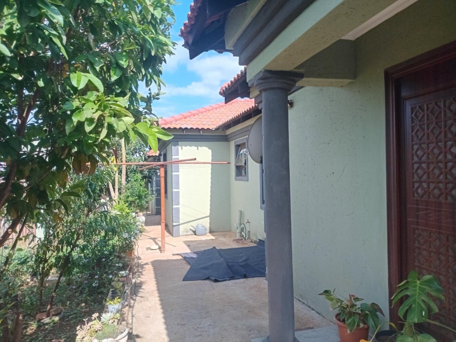 5 Bedroom Property for Sale in Lotus Gardens Gauteng