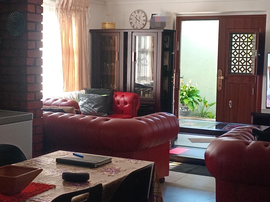 5 Bedroom Property for Sale in Lotus Gardens Gauteng