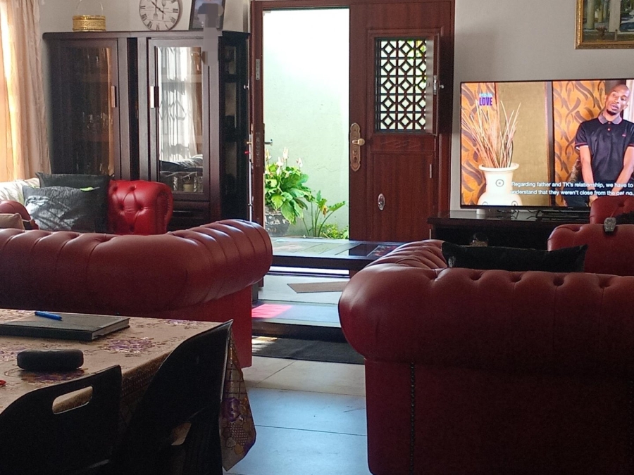 5 Bedroom Property for Sale in Lotus Gardens Gauteng