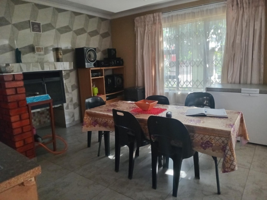 5 Bedroom Property for Sale in Lotus Gardens Gauteng