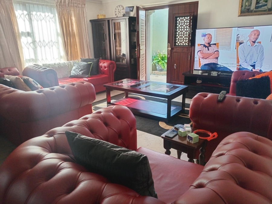 5 Bedroom Property for Sale in Lotus Gardens Gauteng