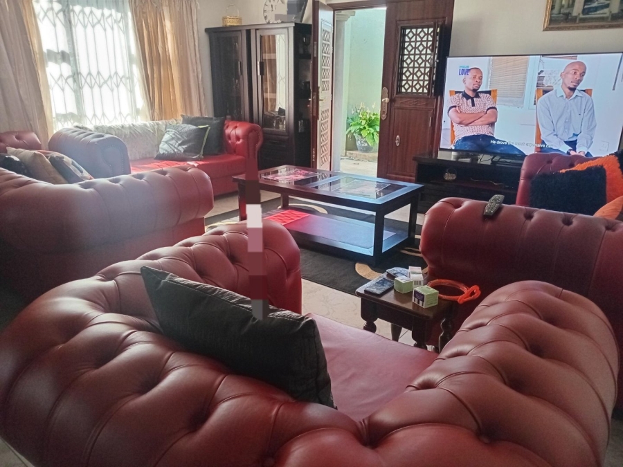5 Bedroom Property for Sale in Lotus Gardens Gauteng