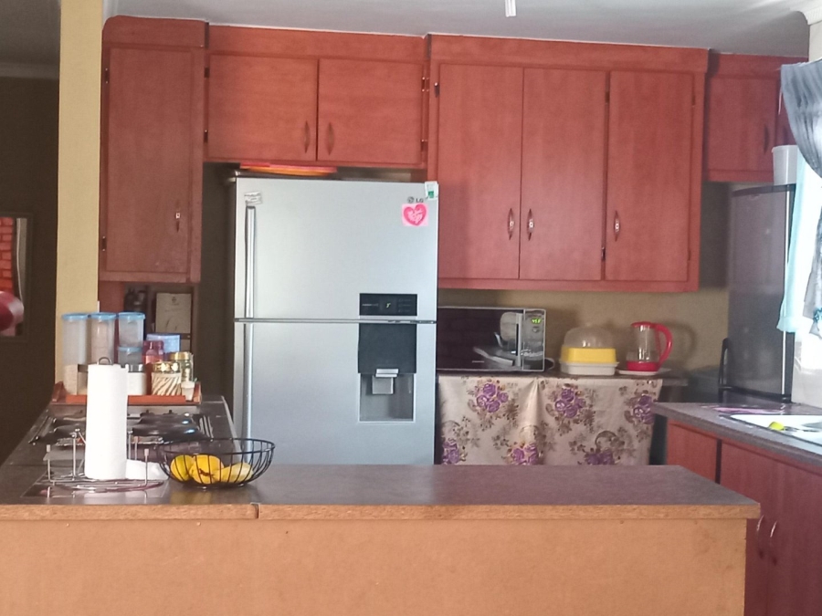 5 Bedroom Property for Sale in Lotus Gardens Gauteng