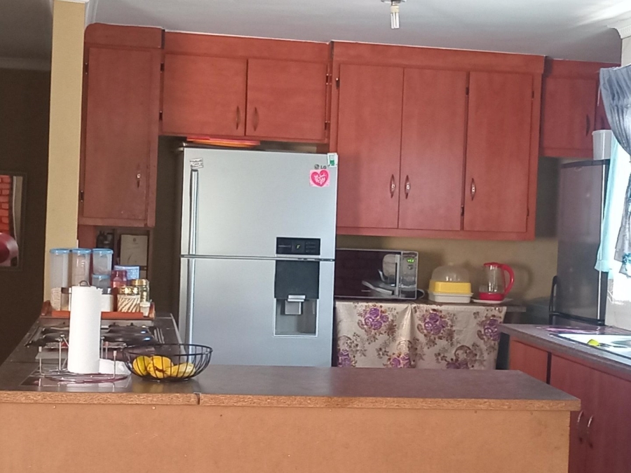 5 Bedroom Property for Sale in Lotus Gardens Gauteng