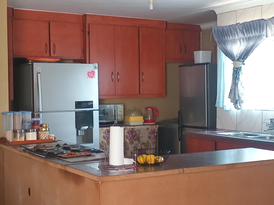 5 Bedroom Property for Sale in Lotus Gardens Gauteng