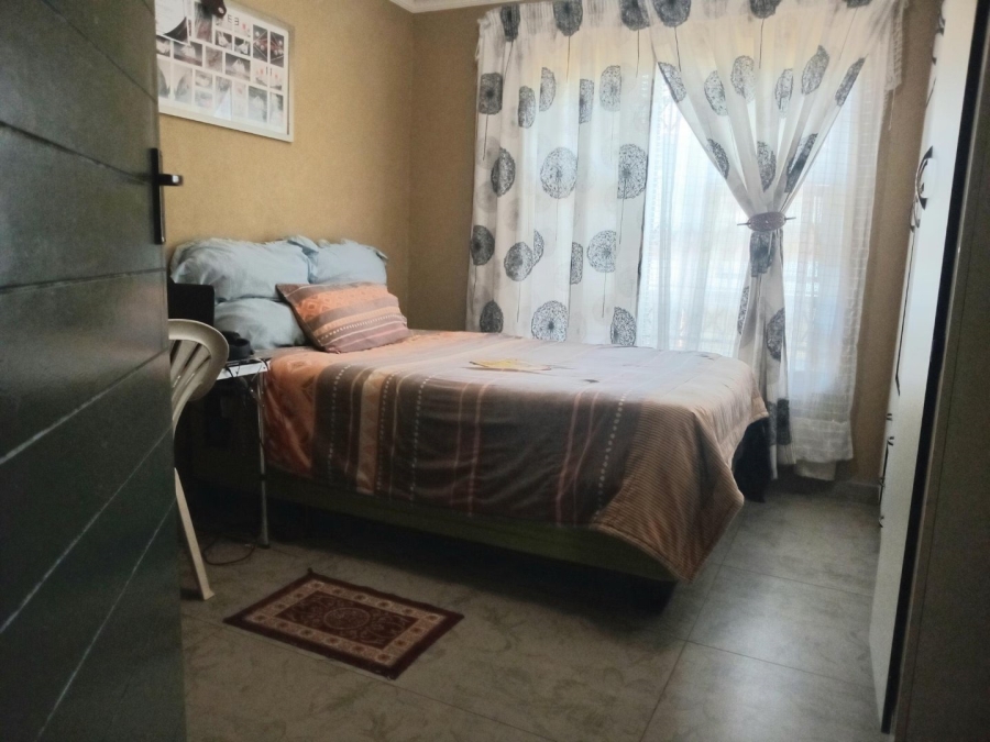 5 Bedroom Property for Sale in Lotus Gardens Gauteng