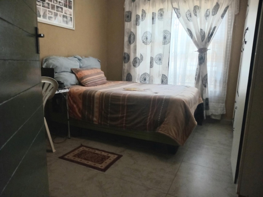 5 Bedroom Property for Sale in Lotus Gardens Gauteng