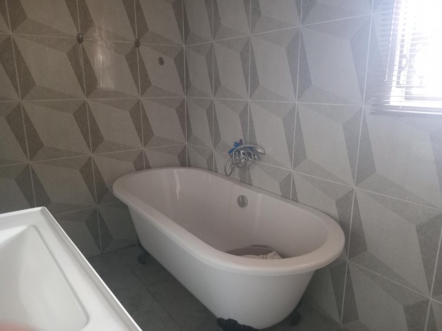 5 Bedroom Property for Sale in Lotus Gardens Gauteng