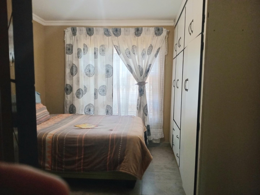 5 Bedroom Property for Sale in Lotus Gardens Gauteng