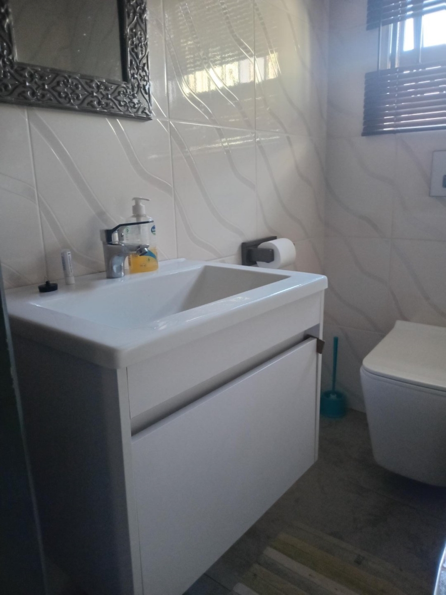 5 Bedroom Property for Sale in Lotus Gardens Gauteng