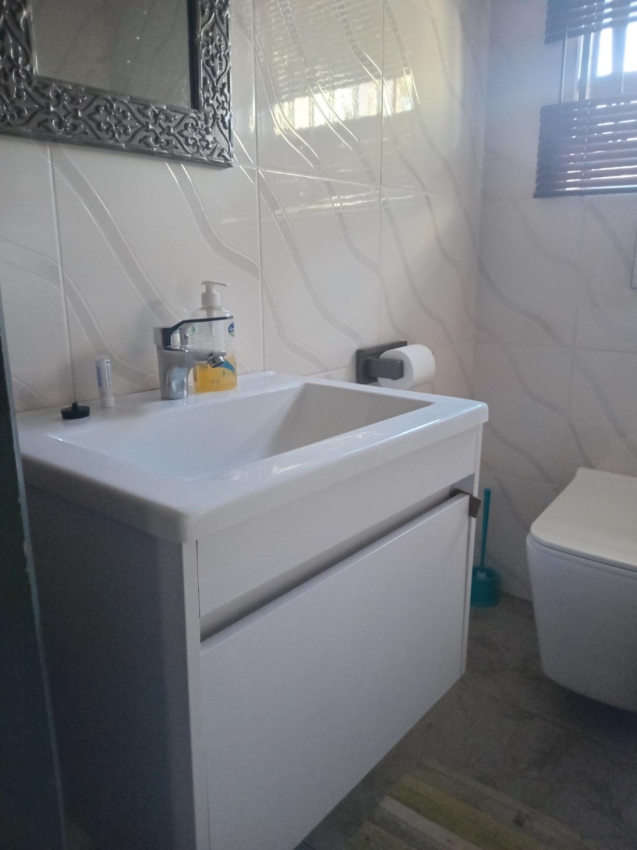 5 Bedroom Property for Sale in Lotus Gardens Gauteng