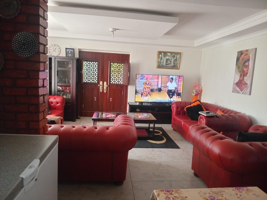 5 Bedroom Property for Sale in Lotus Gardens Gauteng