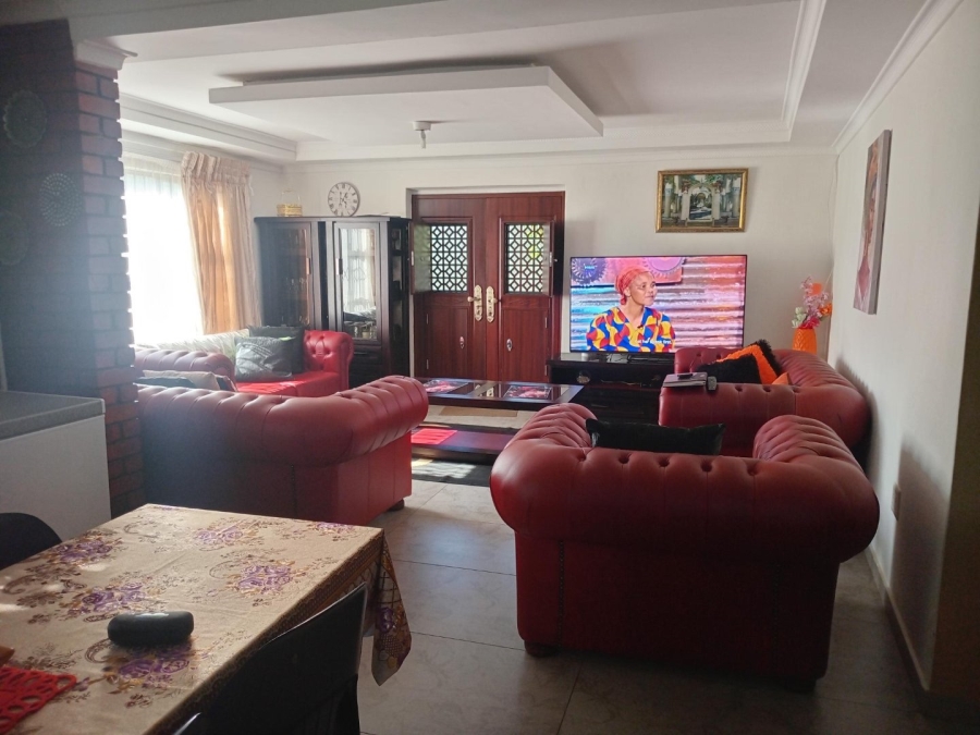 5 Bedroom Property for Sale in Lotus Gardens Gauteng
