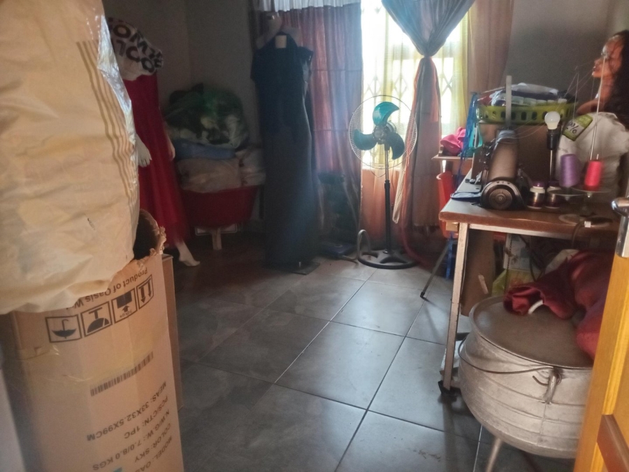 5 Bedroom Property for Sale in Lotus Gardens Gauteng