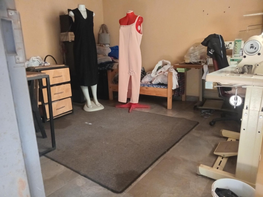 5 Bedroom Property for Sale in Lotus Gardens Gauteng