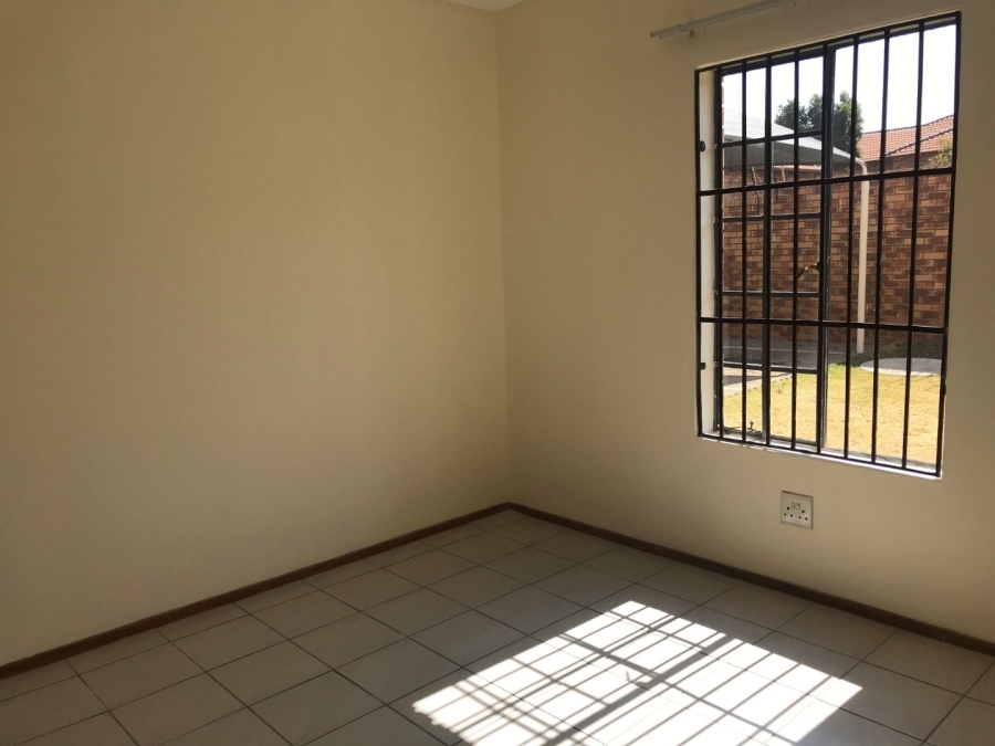 2 Bedroom Property for Sale in Amberfield Gauteng