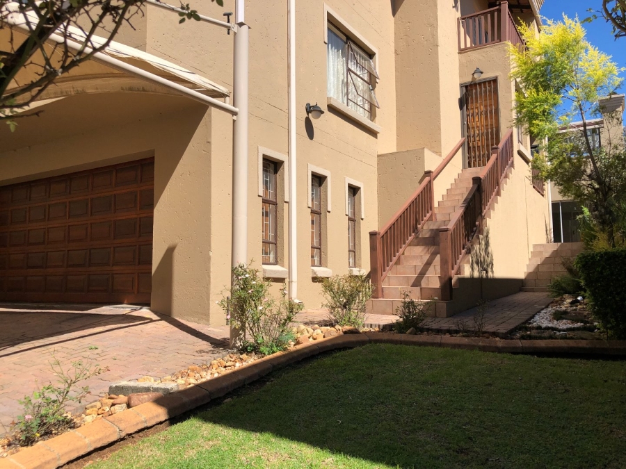 3 Bedroom Property for Sale in Fleurdal Gauteng