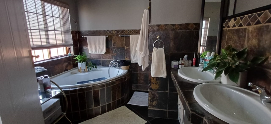 To Let 3 Bedroom Property for Rent in Eldoraigne Gauteng