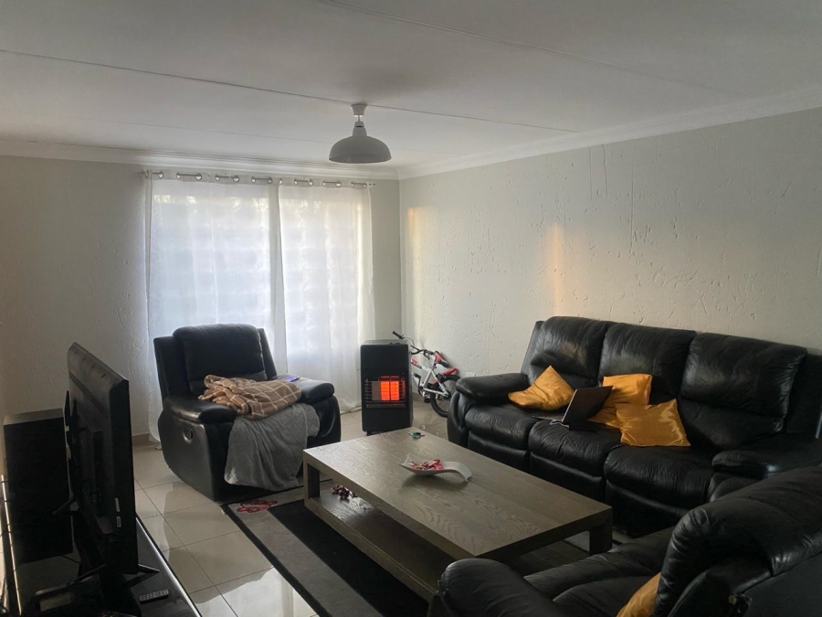 2 Bedroom Property for Sale in Weltevreden Park Gauteng