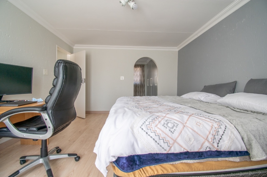 2 Bedroom Property for Sale in Weltevreden Park Gauteng