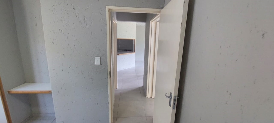 2 Bedroom Property for Sale in Bloubosrand Gauteng