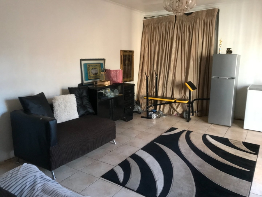 4 Bedroom Property for Sale in Lenasia Ext 5 Gauteng