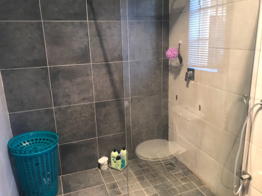 4 Bedroom Property for Sale in Lenasia Ext 5 Gauteng