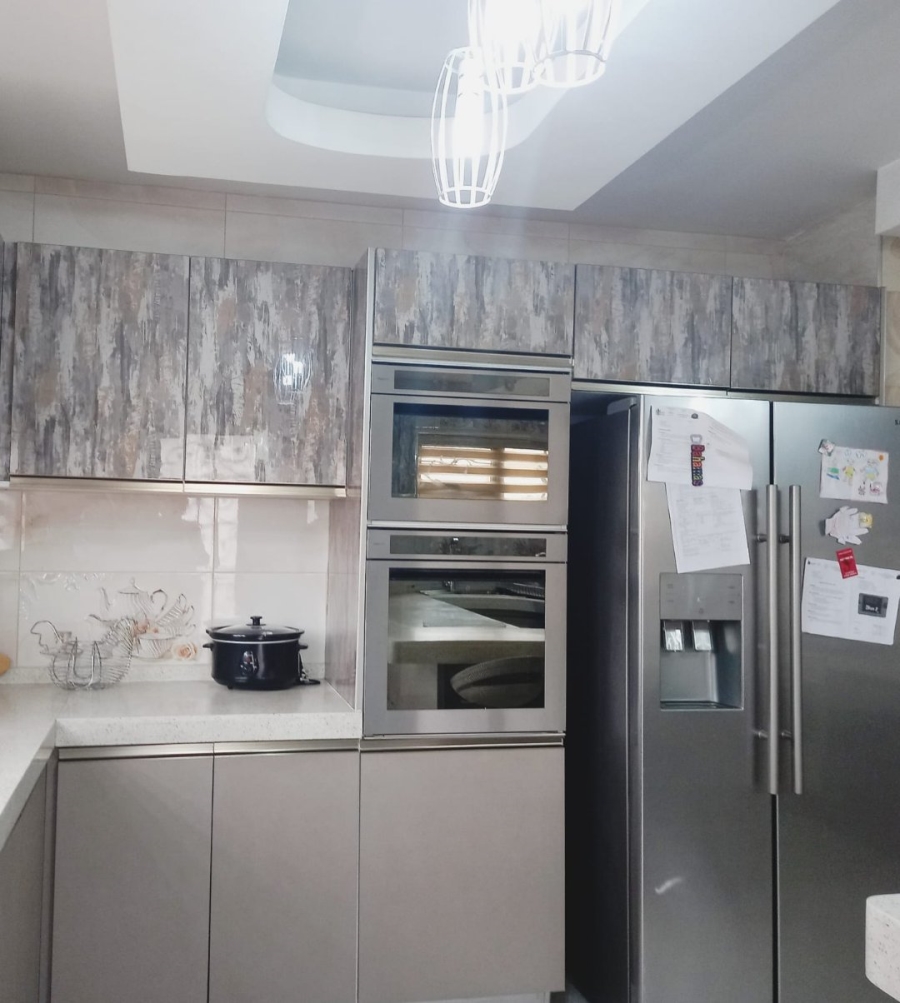  Bedroom Property for Sale in Clayville Gauteng