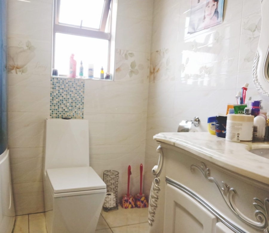 Bedroom Property for Sale in Clayville Gauteng