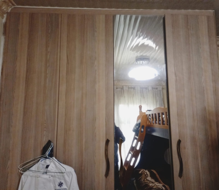  Bedroom Property for Sale in Clayville Gauteng