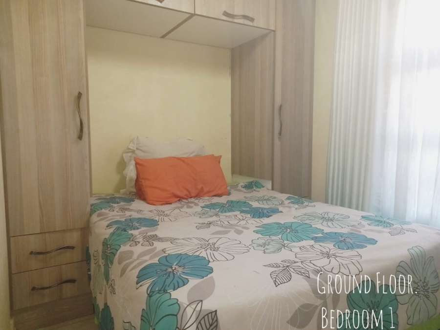  Bedroom Property for Sale in Clayville Gauteng