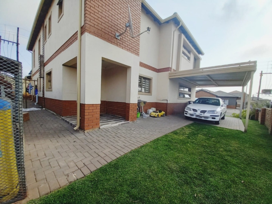  Bedroom Property for Sale in Clayville Gauteng