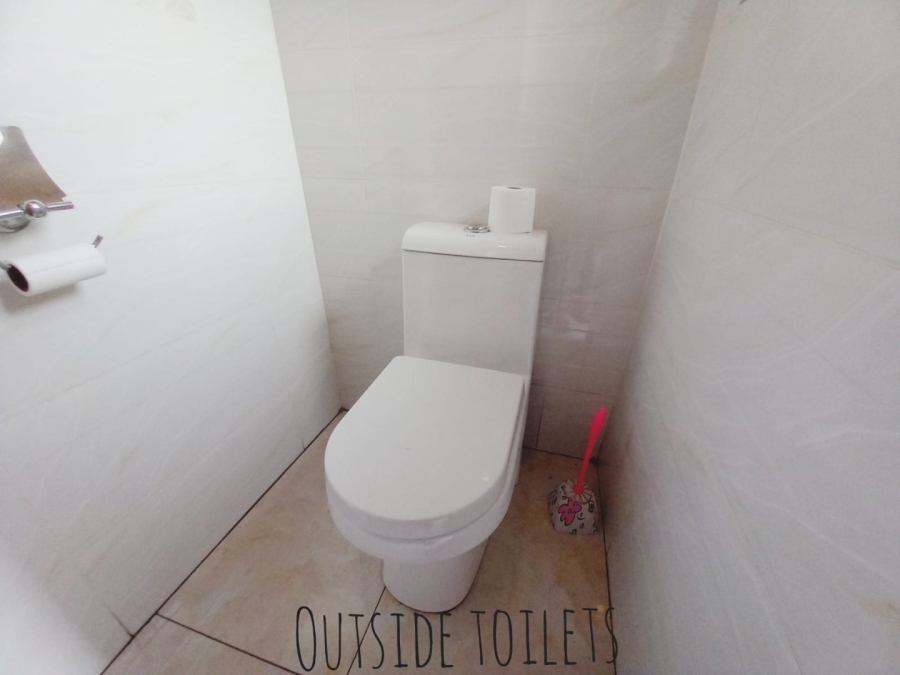  Bedroom Property for Sale in Clayville Gauteng