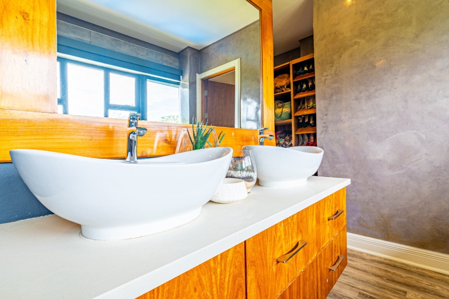 5 Bedroom Property for Sale in Lombardy Gauteng
