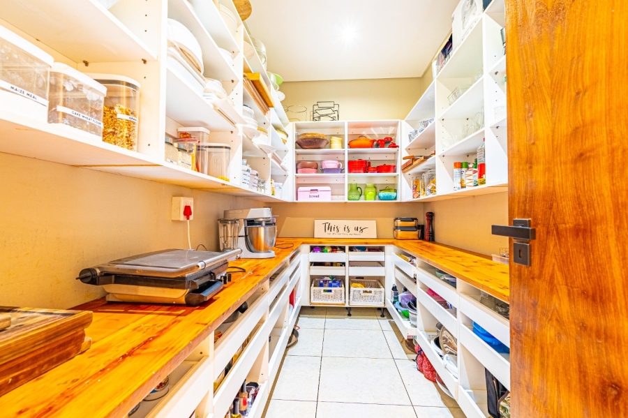 5 Bedroom Property for Sale in Lombardy Gauteng