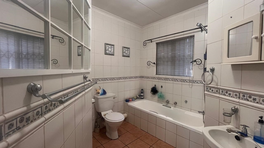 4 Bedroom Property for Sale in Pierre Van Ryneveld Gauteng