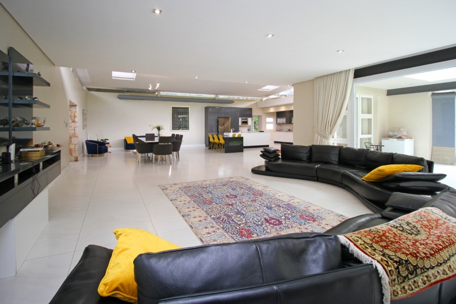 9 Bedroom Property for Sale in Hurlingham Gauteng