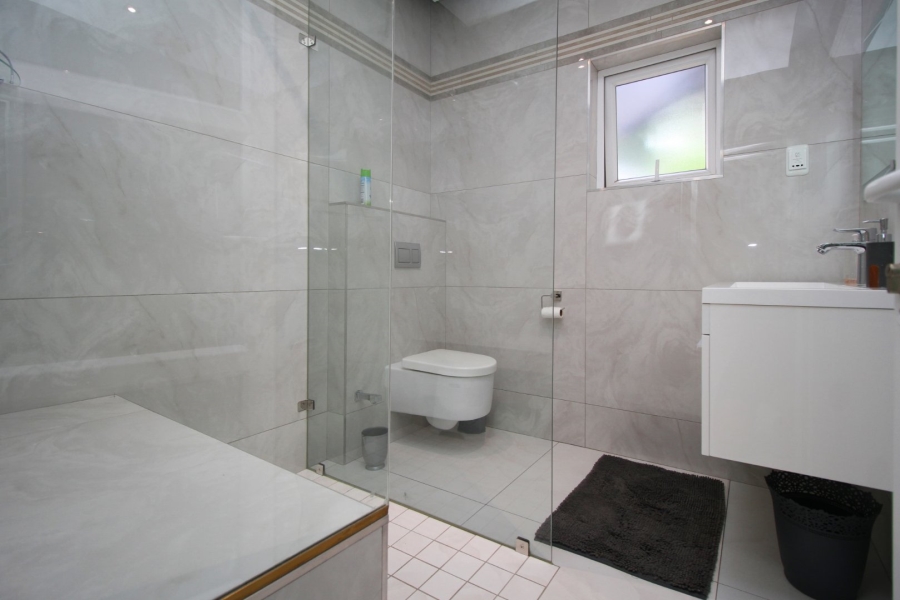 9 Bedroom Property for Sale in Hurlingham Gauteng