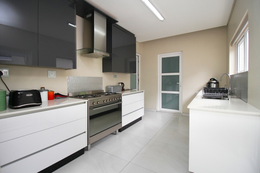 9 Bedroom Property for Sale in Hurlingham Gauteng