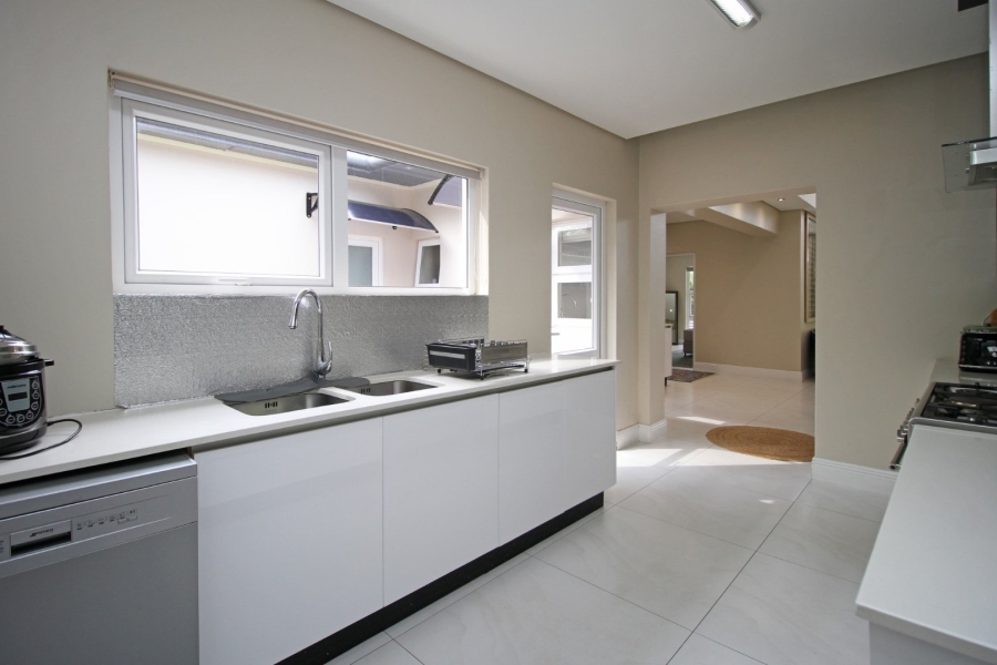 9 Bedroom Property for Sale in Hurlingham Gauteng