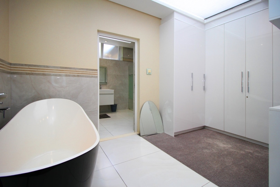 9 Bedroom Property for Sale in Hurlingham Gauteng