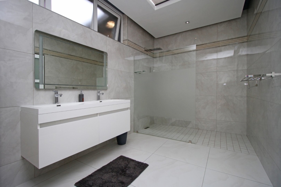 9 Bedroom Property for Sale in Hurlingham Gauteng