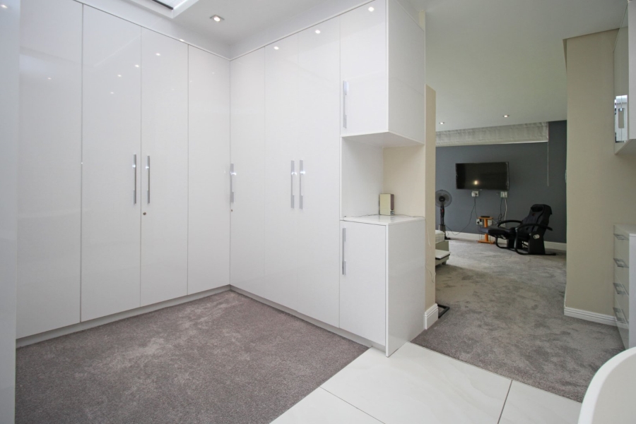 9 Bedroom Property for Sale in Hurlingham Gauteng