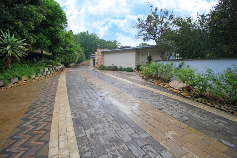 9 Bedroom Property for Sale in Hurlingham Gauteng
