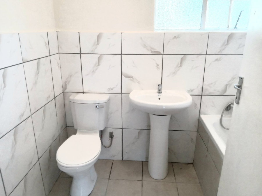 To Let 2 Bedroom Property for Rent in Florida Gauteng