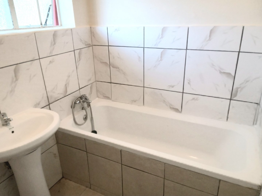 To Let 2 Bedroom Property for Rent in Florida Gauteng