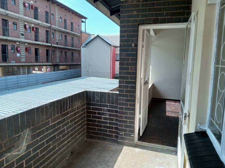 To Let 2 Bedroom Property for Rent in Florida Gauteng