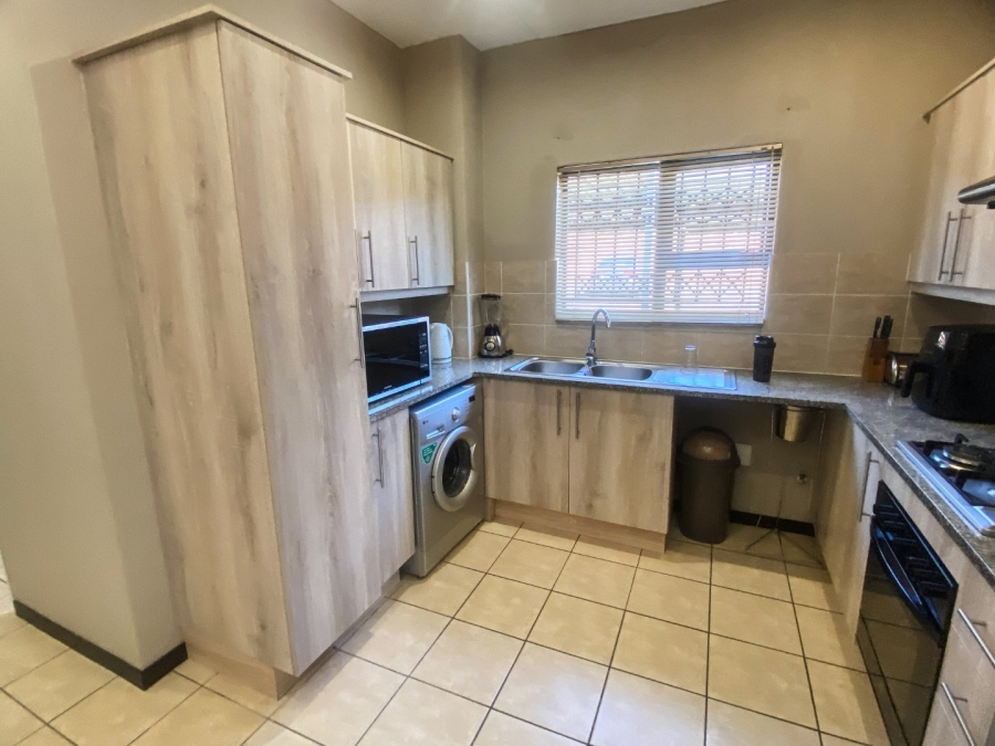 3 Bedroom Property for Sale in Wilgeheuwel Gauteng