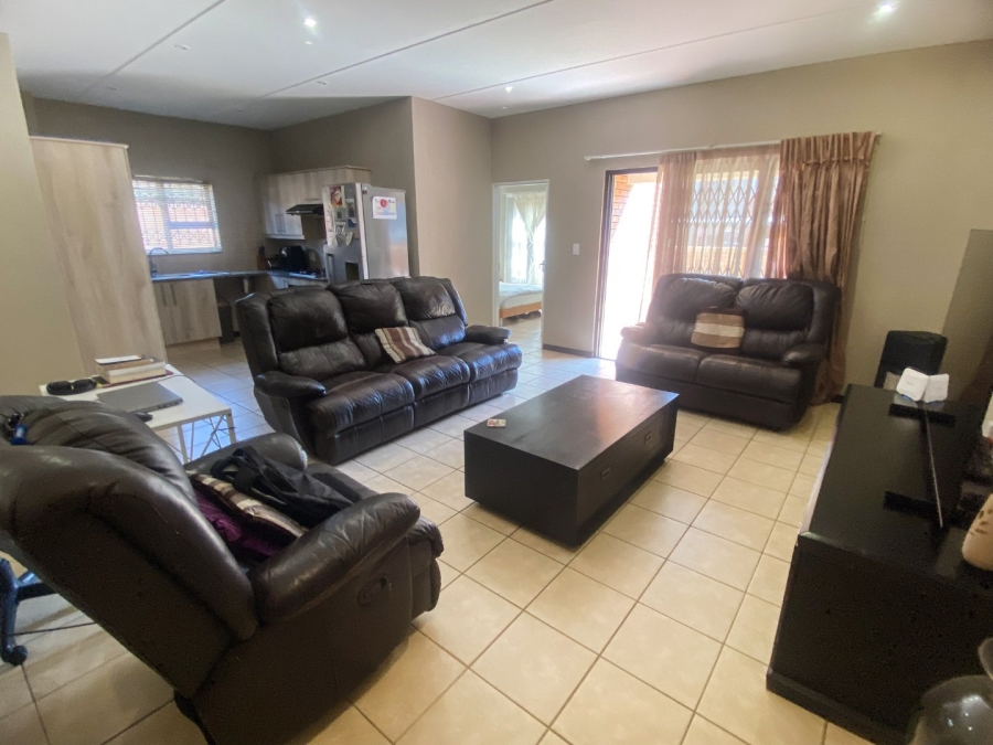 3 Bedroom Property for Sale in Wilgeheuwel Gauteng